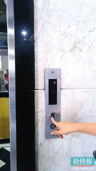 小区电梯超期服役20年引发安全隐患，祖孙三人被困数天，保险代理介入处理