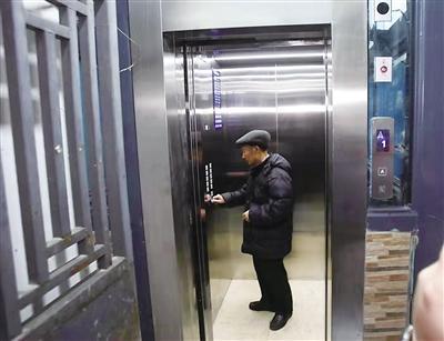 堡坎边老小区喜装电梯，通信设施同步焕新助力民生改善